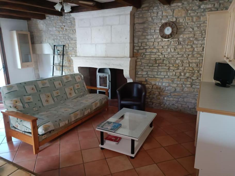 Charmante Maison En Pierres Sainte-Radégonde-des-Noyers Buitenkant foto