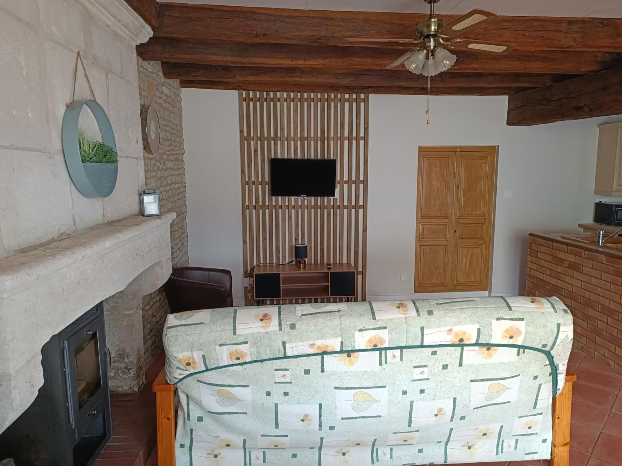 Charmante Maison En Pierres Sainte-Radégonde-des-Noyers Buitenkant foto